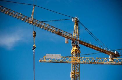 wynajem żurawi budowlanych